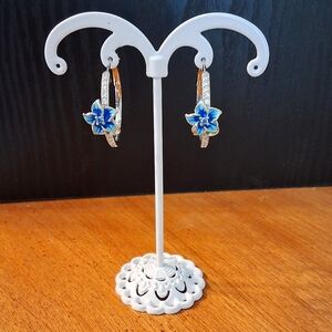 💥SALE💥NEW White Rhinestone With Blue & Green Flower Silver Hoop Earrings